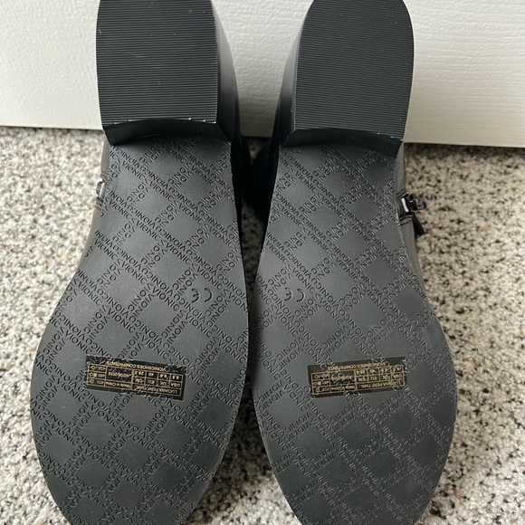 Vionic Luciana Perf booties, size 8.5 - Picture 2 of 5